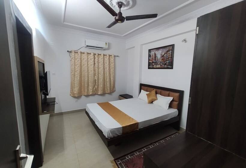 בית מלון כפרי Stayvilla Royal