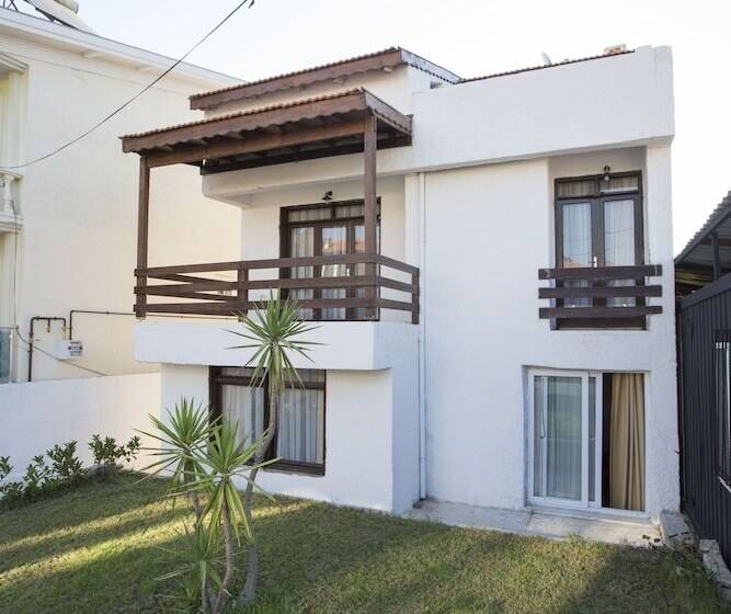 בית מלון כפרי Surla