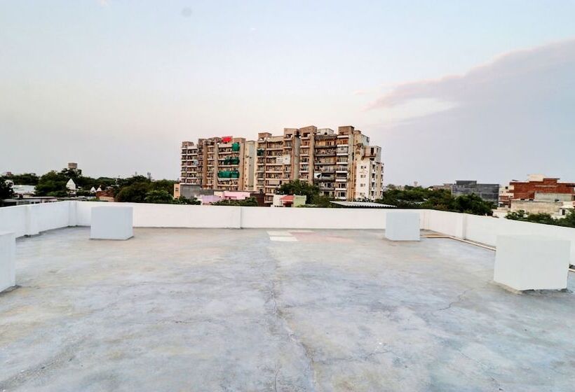 בית מלון כפרי Treebo Grand Town House