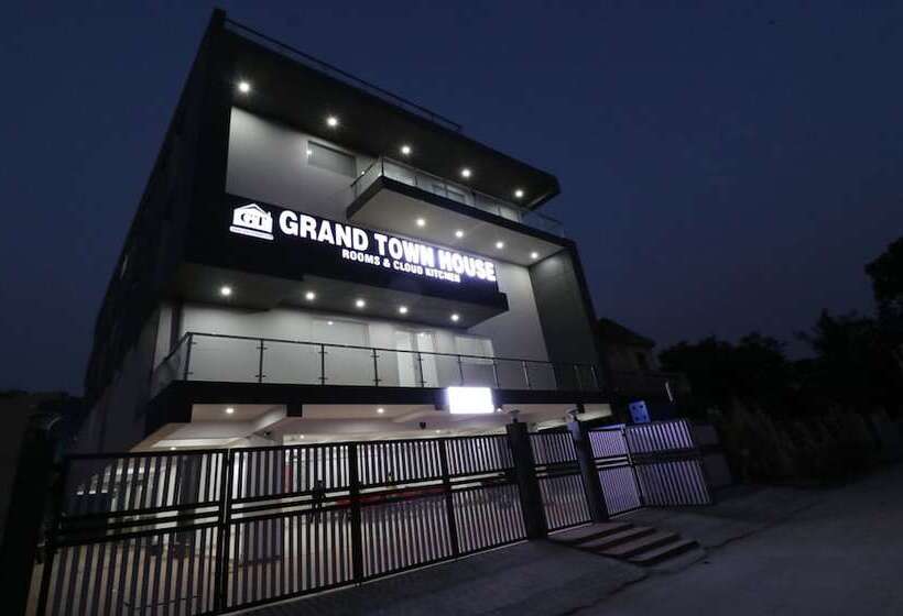 Hotel Treebo Grand Town House