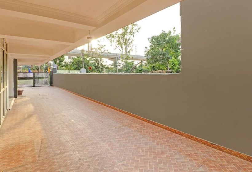 בית מלון כפרי Treebo Grand Town House