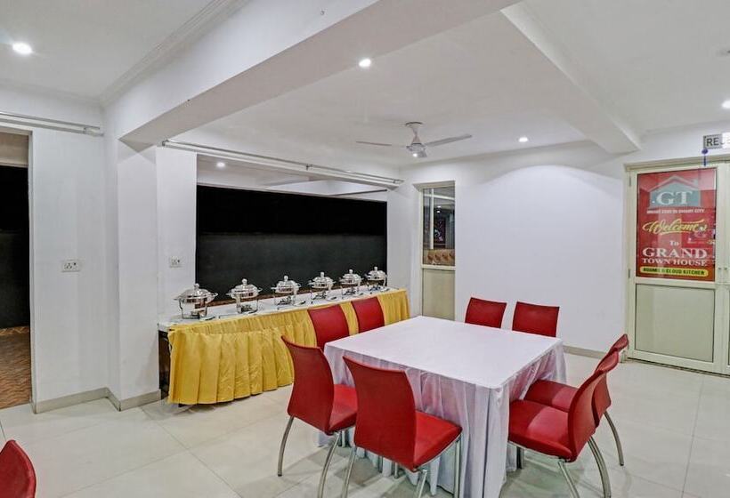 Hotel Treebo Grand Town House