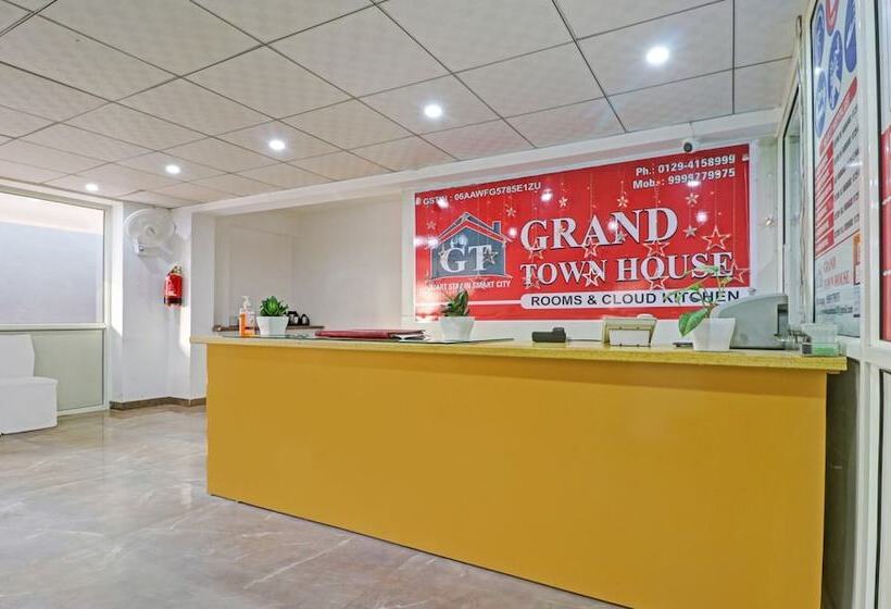 בית מלון כפרי Treebo Grand Town House