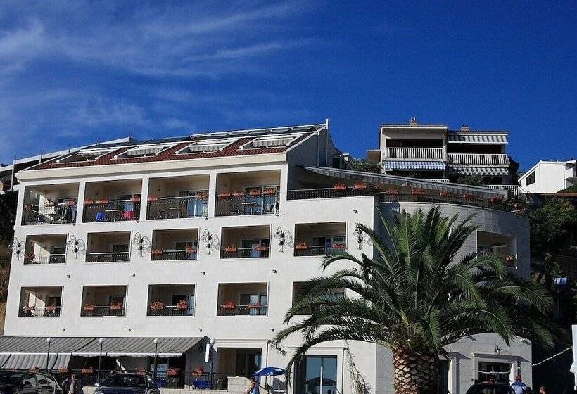 Aparthotel Natalia Podgora