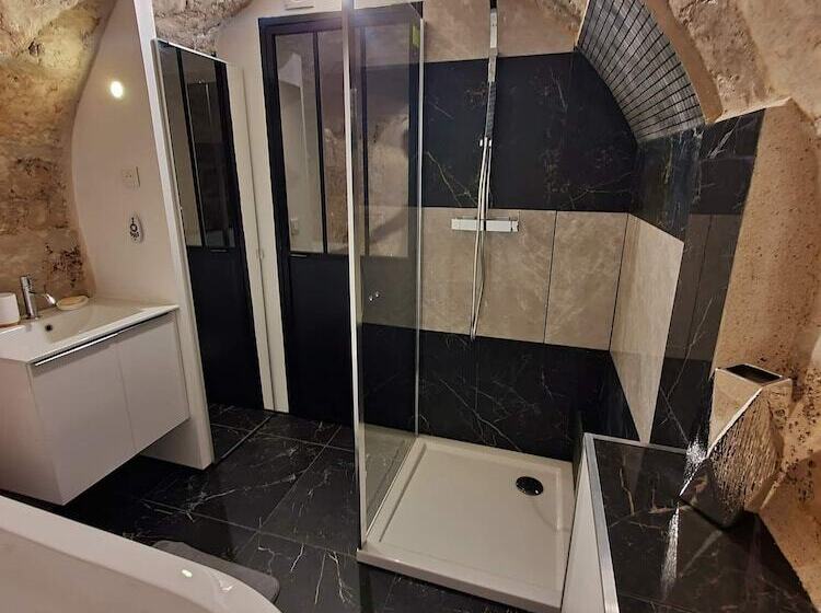 La Forteresse Jacuzzi Sauna