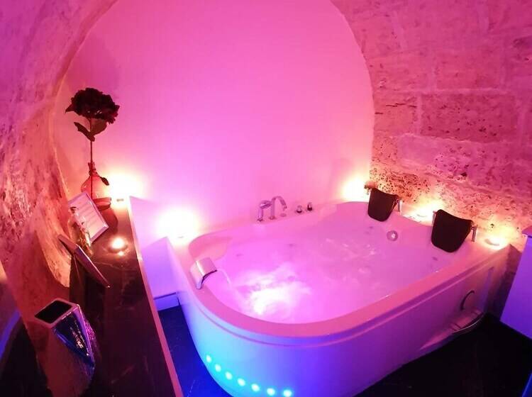 La Forteresse Jacuzzi Sauna