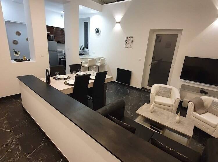 La Forteresse Jacuzzi Sauna