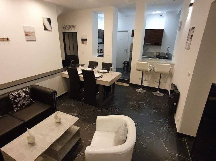 La Forteresse Jacuzzi Sauna