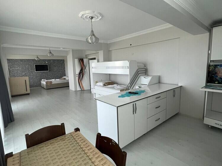 Li̇mon Otel Kiyiköy