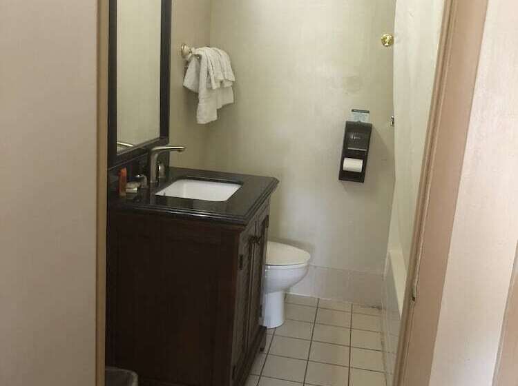 فندق على الطريق Rodeway Inn