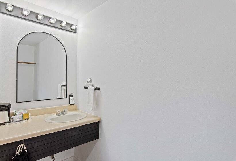 فندق على الطريق Cashmere Inn