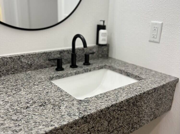 فندق على الطريق Cashmere Inn