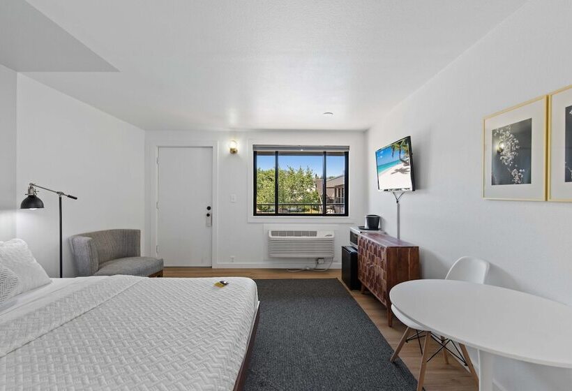 فندق على الطريق Cashmere Inn