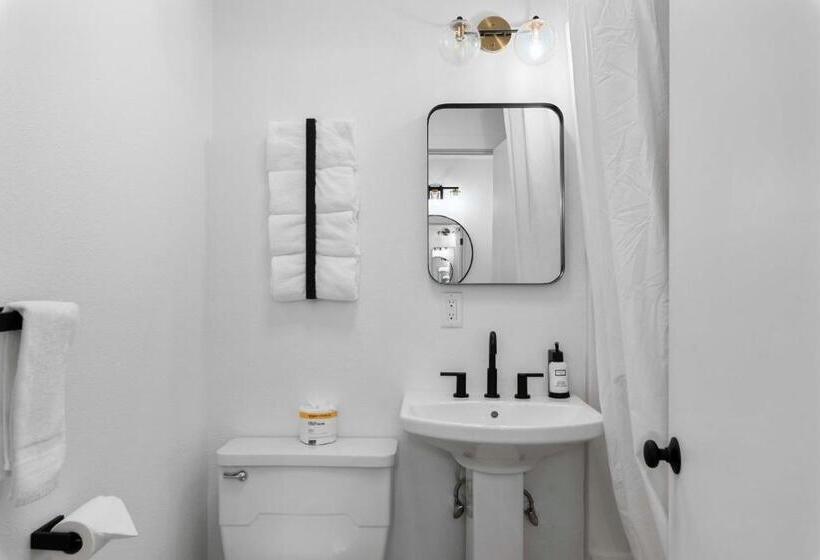 فندق على الطريق Cashmere Inn