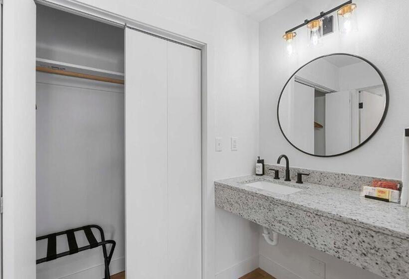 فندق على الطريق Cashmere Inn