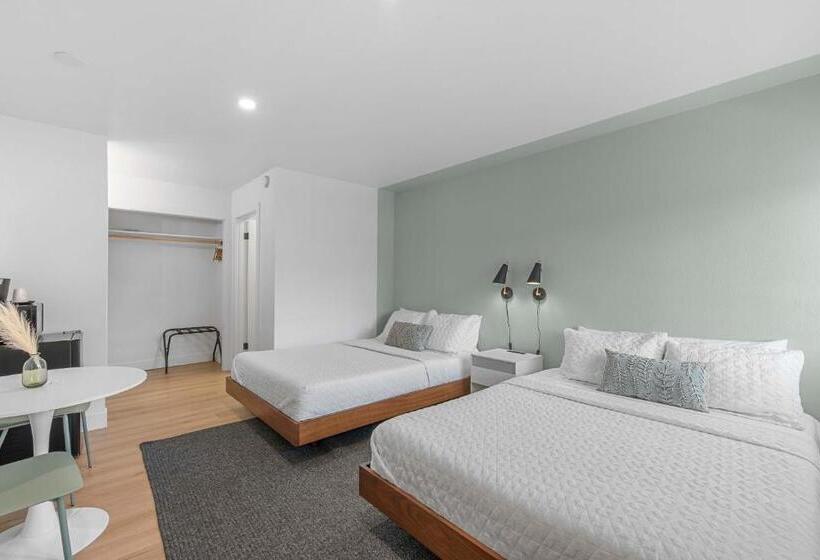 فندق على الطريق Cashmere Inn