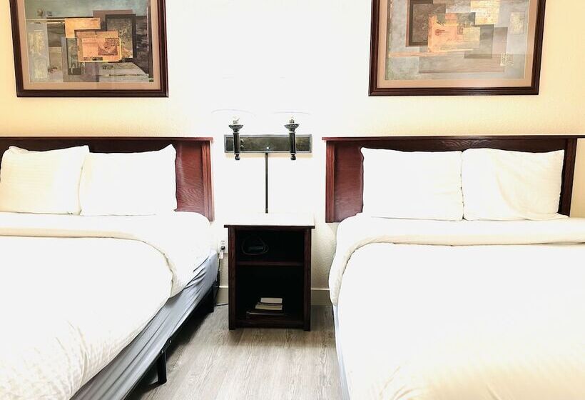 فندق على الطريق Quincy Inn And Suites