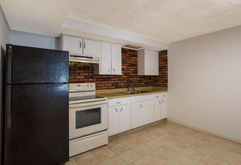 فندق على الطريق Rodeway Inn