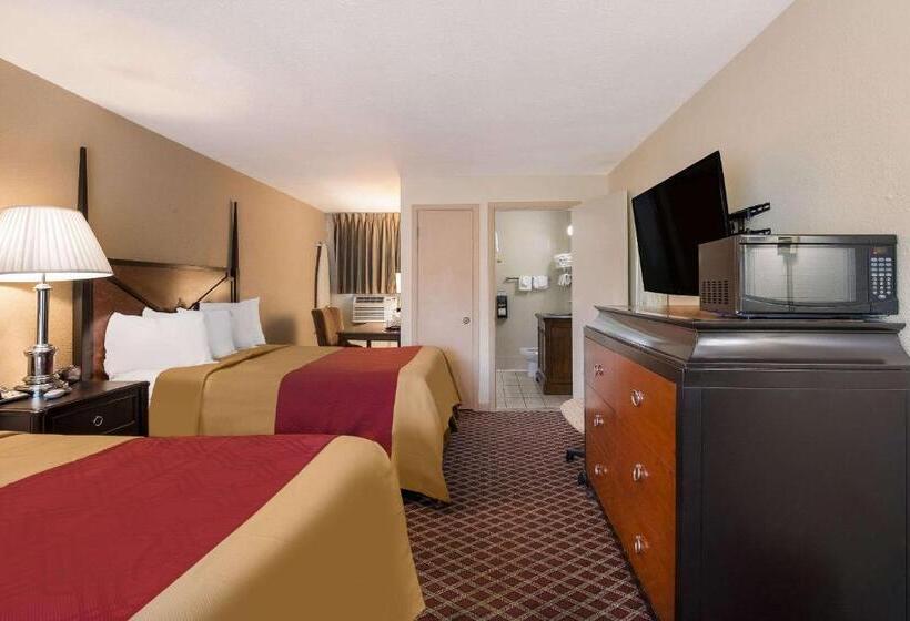 فندق على الطريق Rodeway Inn