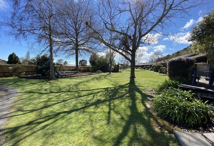 Motuoapa Bay Chalets