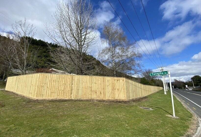 Motuoapa Bay Chalets