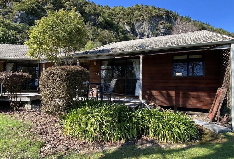 Motuoapa Bay Chalets