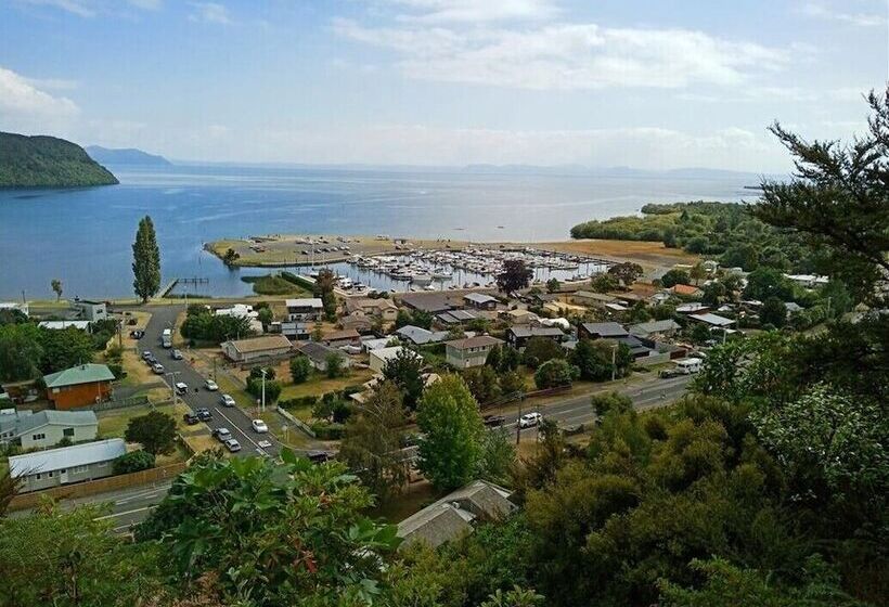 Motuoapa Bay Chalets