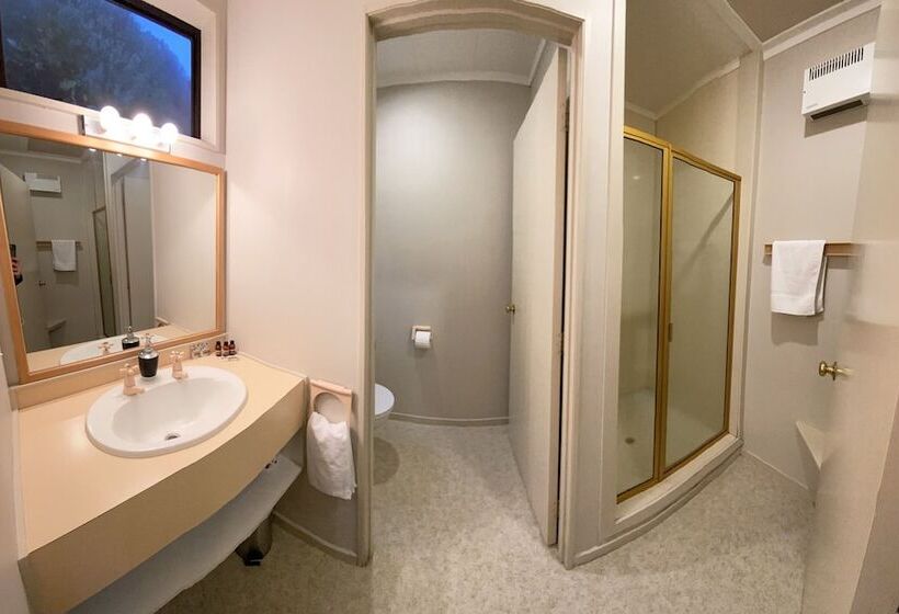 Motuoapa Bay Chalets