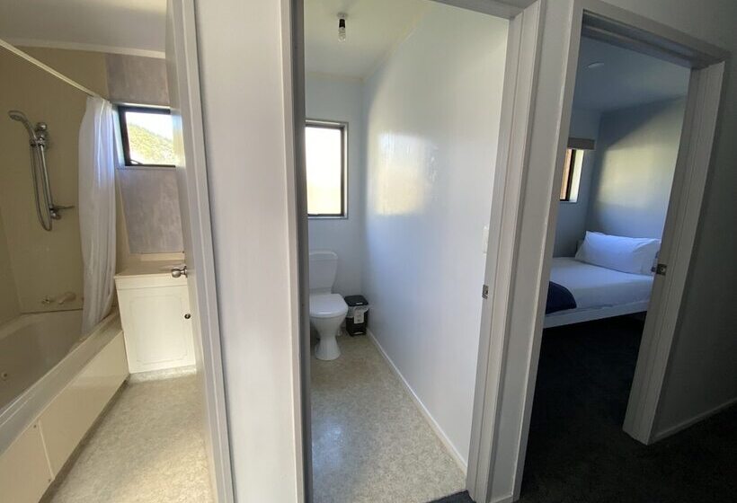 Motuoapa Bay Chalets