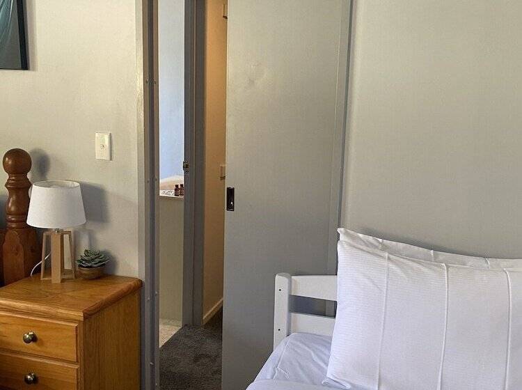 Motuoapa Bay Chalets