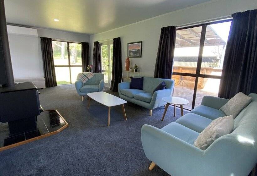 Motuoapa Bay Chalets