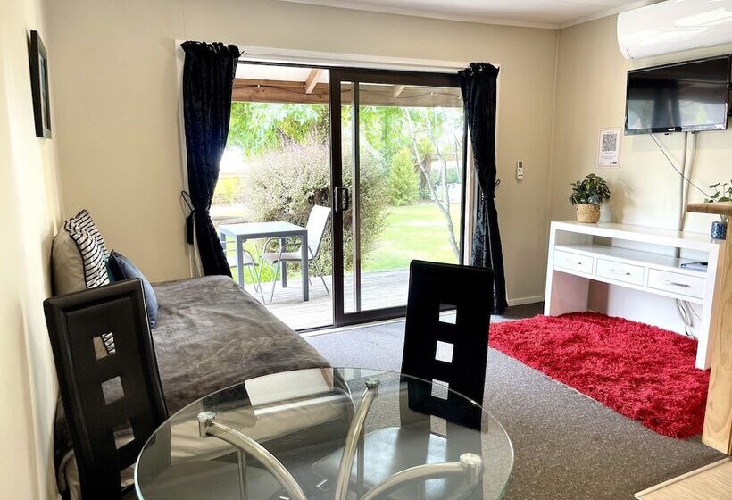 Motuoapa Bay Chalets