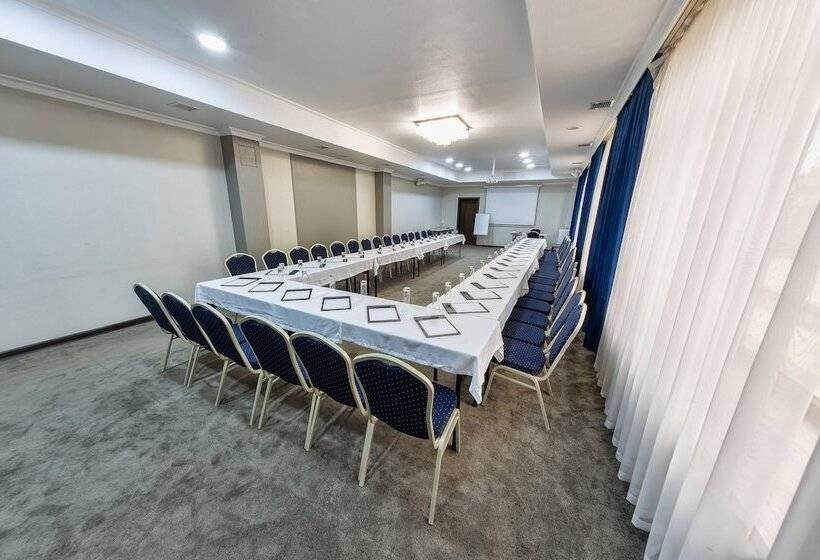 Osh Grand Hotel Chavo