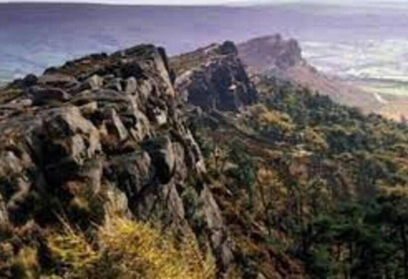 Peak District Cottage Set In 5 Acres Near Buxton