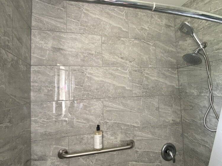 بنسيون Akeem S  Guest House