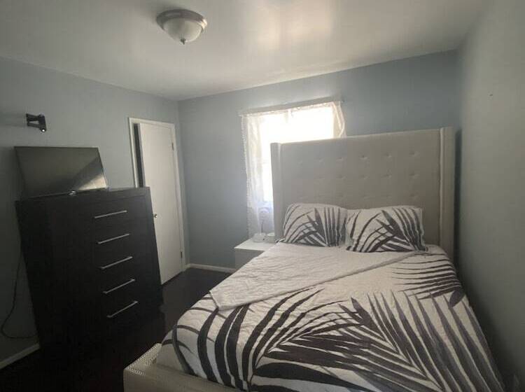 بنسيون Akeem S  Guest House