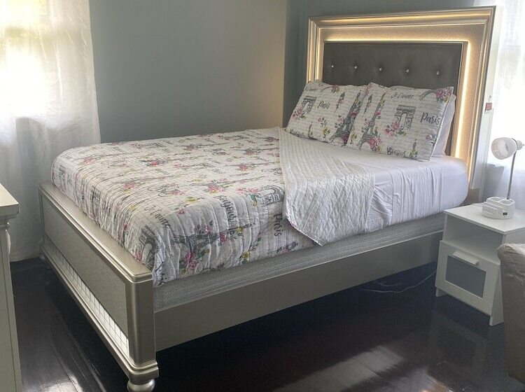 بنسيون Akeem S  Guest House