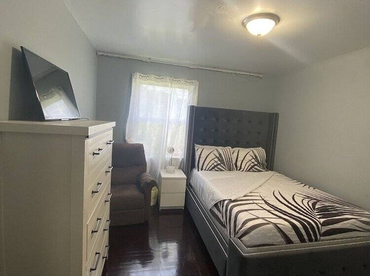 بنسيون Akeem S  Guest House