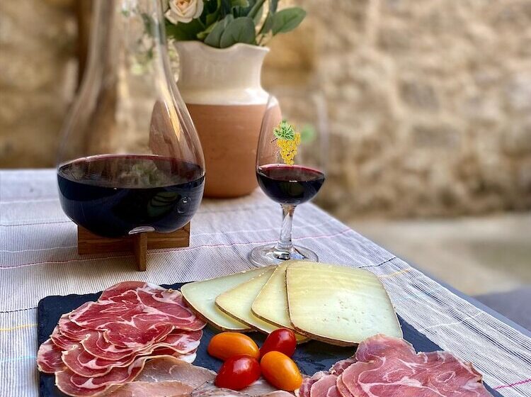 پانسیون Maison De La Tour