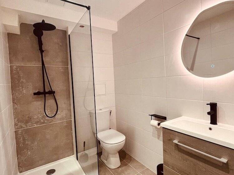 پانسیون Maison De La Tour