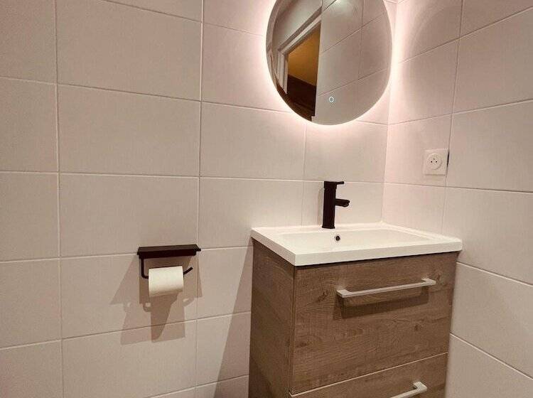 پانسیون Maison De La Tour