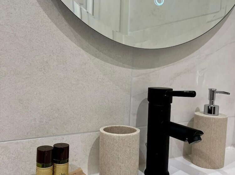 پانسیون Maison De La Tour