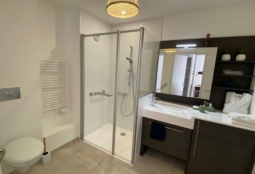 펜션 Résidence Domitys Regalecia à Uzès