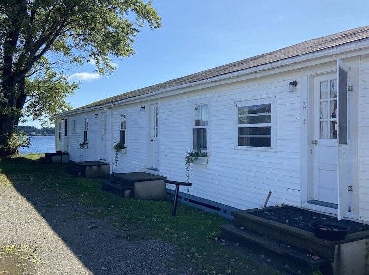 Пансион Spinneys Guesthouse & Beach Cottages