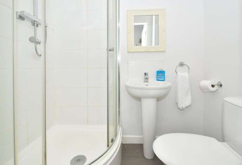 펜션 Townhouse @ 115 Walthall Street Crewe