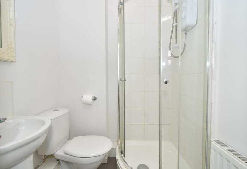 펜션 Townhouse @ 115 Walthall Street Crewe