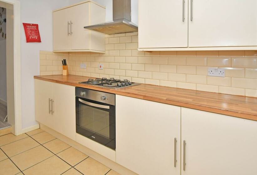 펜션 Townhouse @ 115 Walthall Street Crewe