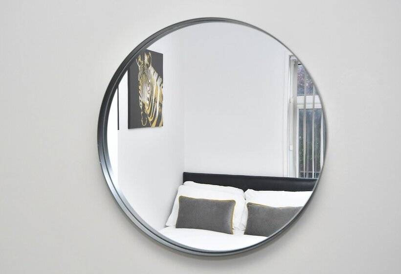 펜션 Townhouse @ 115 Walthall Street Crewe