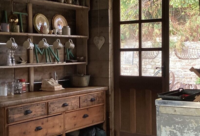 Пансион Unique Off Grid Tree House Stay In Oak Woodland