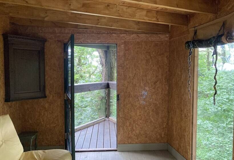 Пансион Unique Off Grid Tree House Stay In Oak Woodland